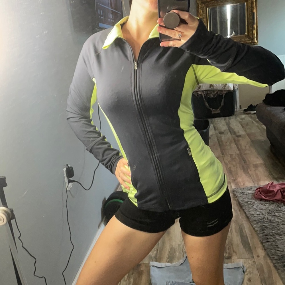 Athletic compressive jacket